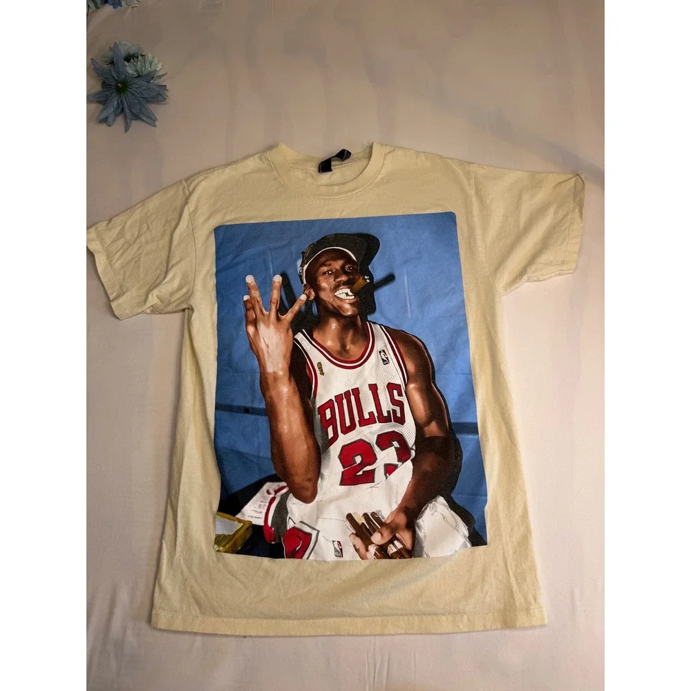 Player Tees Michael Jordan Chicago Bulls Graphic T-Shirt Mens Medium Cream NBA